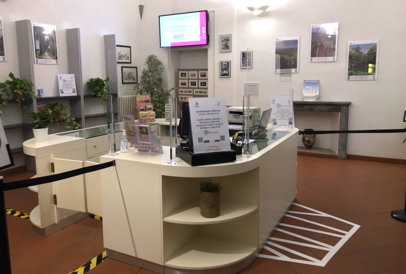 infopoint turistico di borgo santa croce a firenze